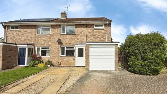 Hollis Way, Southwick, photo 1