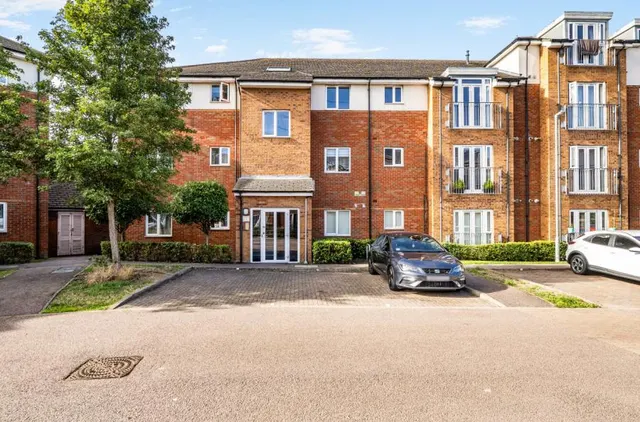 Stokers Close, Dunstable, LU5, photo 1