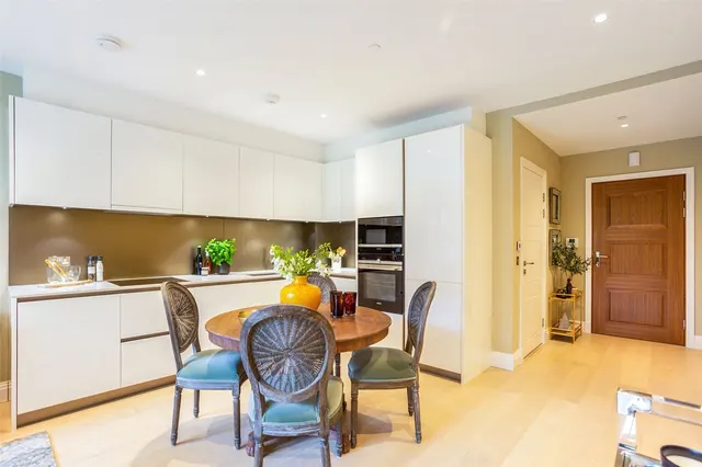 Broom Road, Teddington, TW11, photo 1