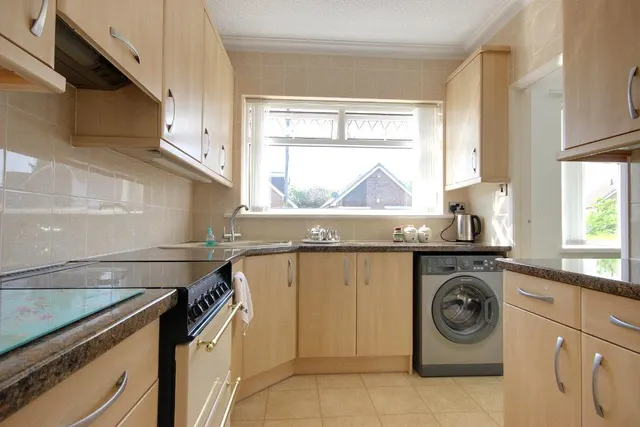 Photo 2 — Cave Crescent, Cottingham