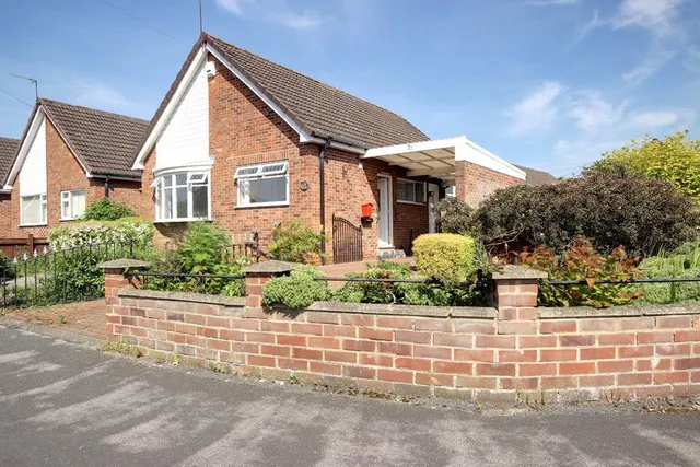 Cave Crescent, Cottingham, photo 1
