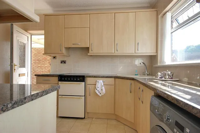 Photo 3 — Cave Crescent, Cottingham