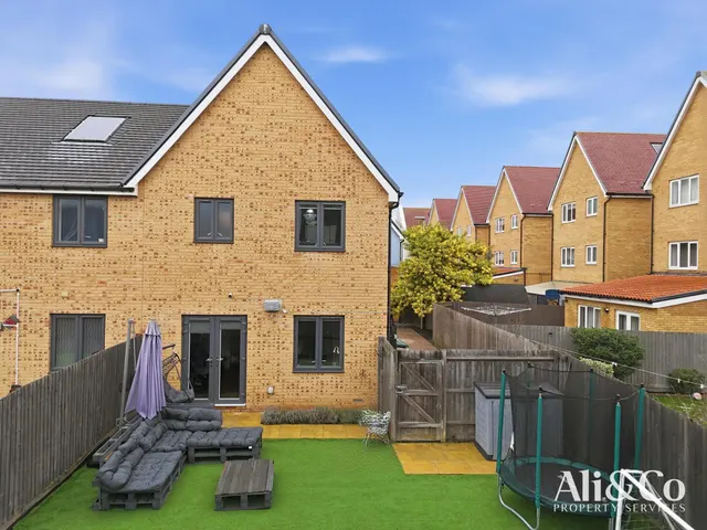 Photo 2 — Culverin Avenue, Grays, Essex, RM16 2BF