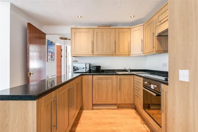 Earls Court Road, Earls Court, SW5, photo 2