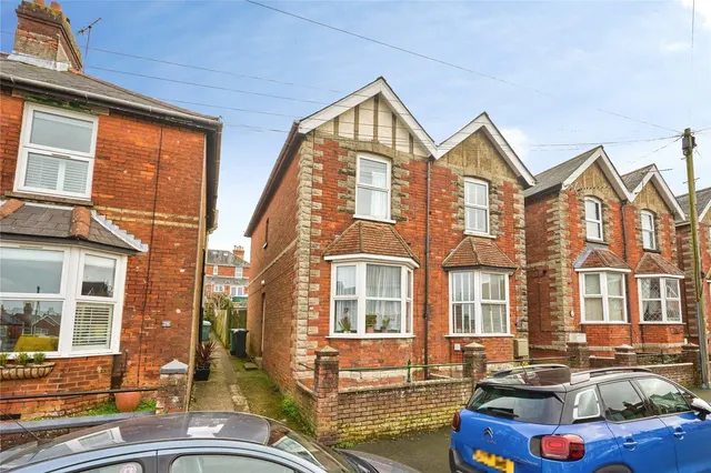 Orchard Road, East Cowes, PO32, photo 1