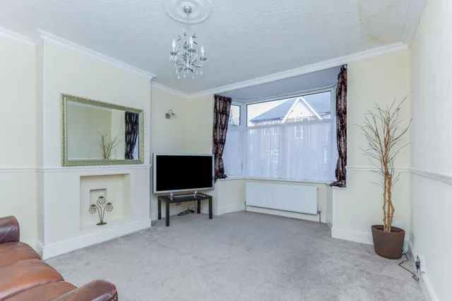 Photo 3 — Baslow Road, Leicester
