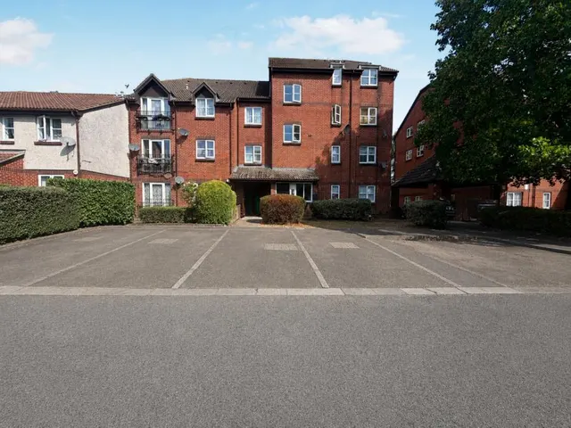 Knowles Close, Yiewsley, UB7, photo 1