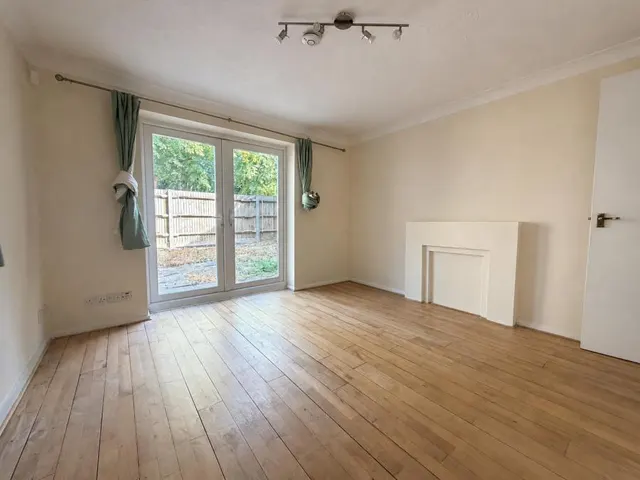 Knowles Close, Yiewsley, UB7, photo 3