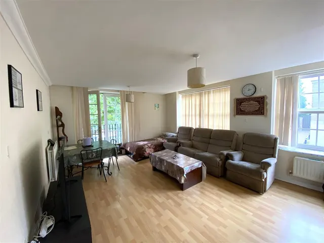 Photo 2 — Twickenham Road, Isleworth