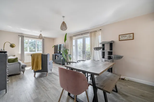 Photo 3 — Glover Crescent, Arborfield Green, Reading, Berkshire, RG2 9TU