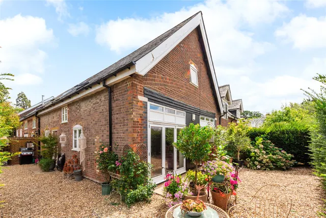 Home Farm Court, Putteridge Park, LU2, photo 1