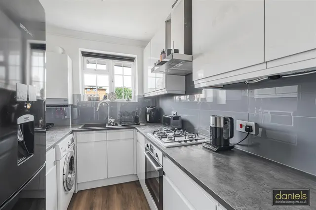 Maybank Avenue, Wembley, HA0, photo 3