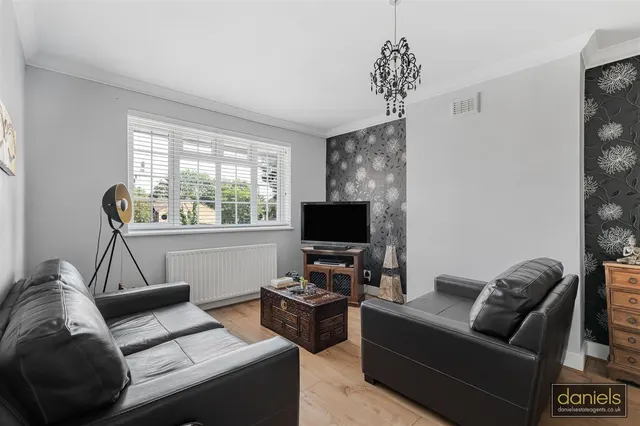 Maybank Avenue, Wembley, HA0, photo 2