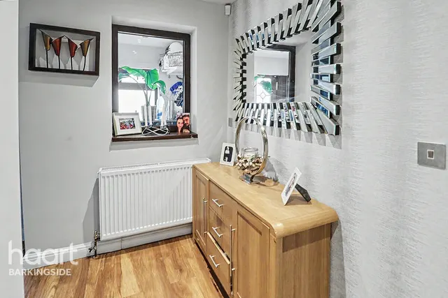 Wensleydale Avenue, Clayhall, IG5, photo 2