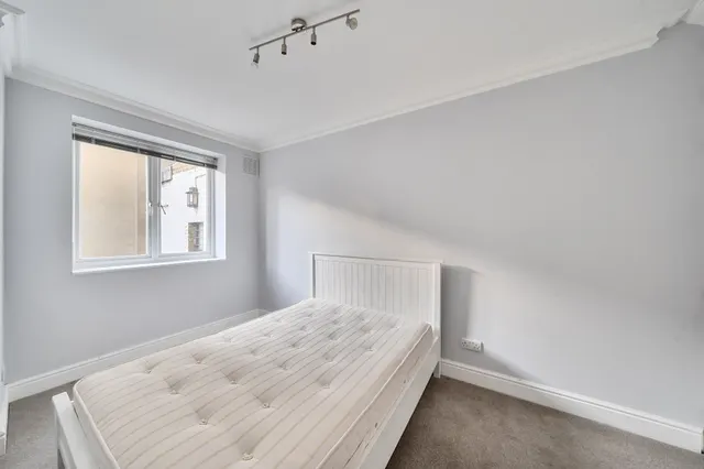 2 Heaton House, 216-224 Fulham Road, London, photo 1