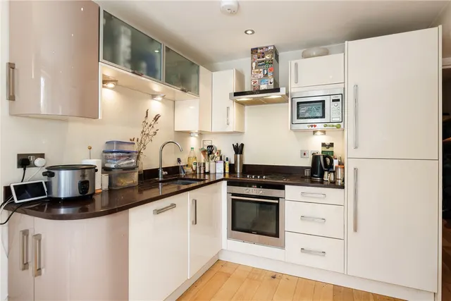 Upper Richmond Road, London, SW15, photo 1