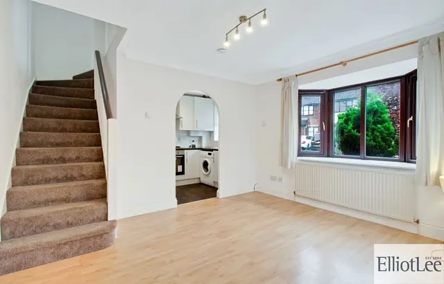 Greenacre Close, Northolt, UB5, photo 2