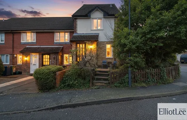 Greenacre Close, Northolt, UB5, photo 1