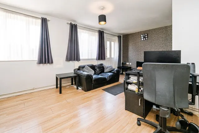 Ronnie Lane, Manor Park, E12, photo 3