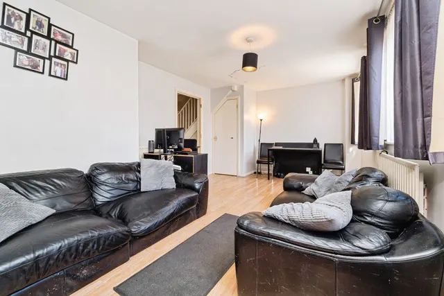 Ronnie Lane, Manor Park, E12, photo 2