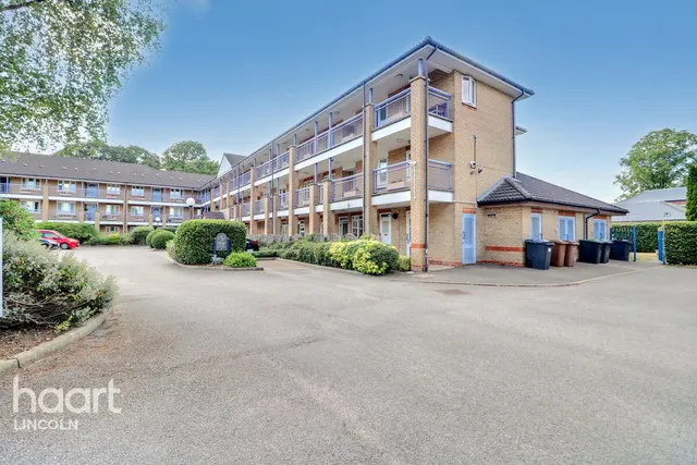 Minster Court, Bracebridge Heath, LN4, photo 2