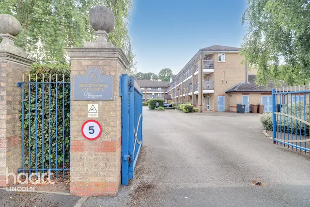 Minster Court, Bracebridge Heath, LN4, photo 1