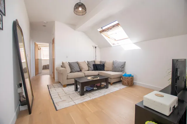 Photo 2 — Blenheim Road, Eastleigh, Hampshire, SO50 5NR