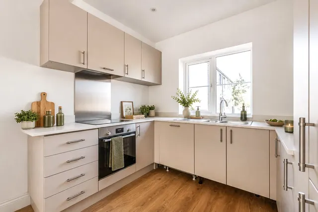 Guildford Road, Runfold, GU10, photo 3