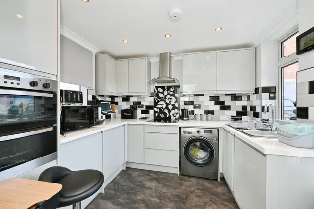 Photo 3 — Woodcroft, HARLOW