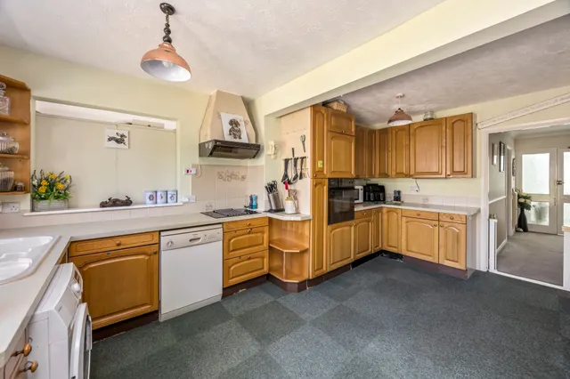 Thornden, Cowfold, RH13, photo 2