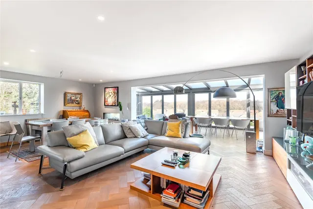 Wigton Lane, Alwoodley, LS17, photo 3