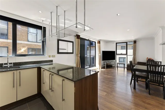 St. Mary's Road, Surbiton, KT6, photo 1