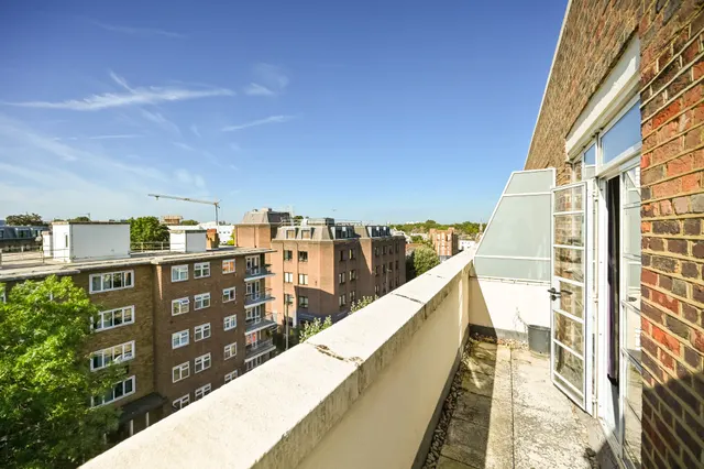 Photo 3 — 142 Lichfield Court, Sheen Road, Richmond