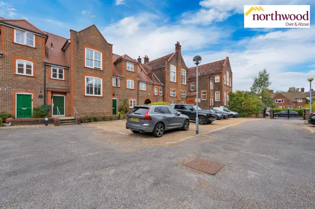 Gammons Lane, Watford, WD24, photo 1