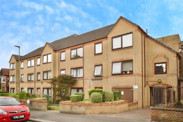Friern Park, London, N12, photo 1