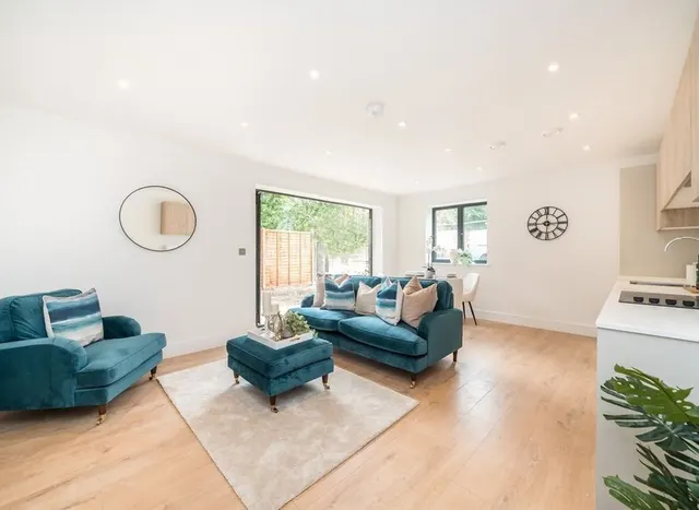 Long Acre Court, Argyle Road, W13, photo 1