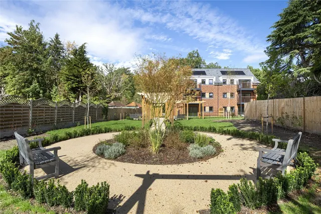 Shores Road, Woking, GU21, photo 1