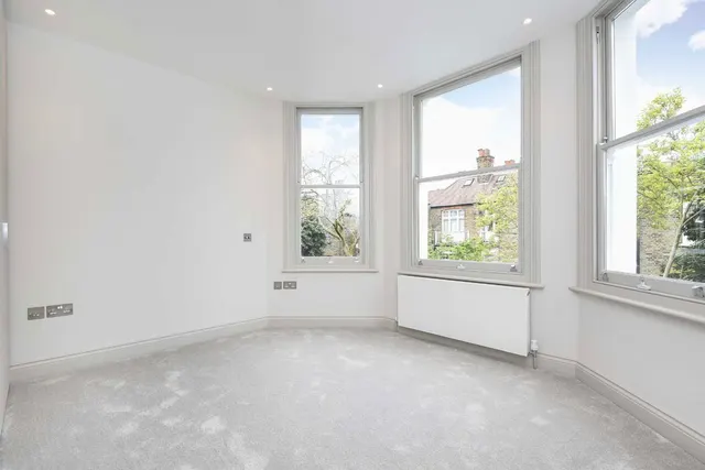 Willcott Road, W3, photo 3