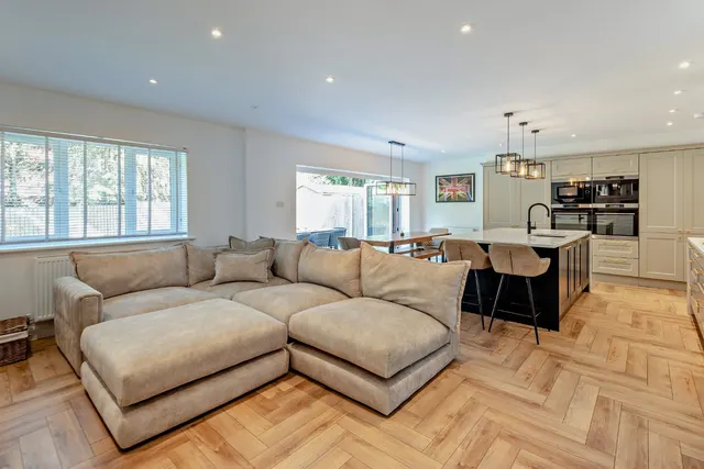Photo 3 — Poplar Avenue, Windlesham, Surrey, GU20 6PW