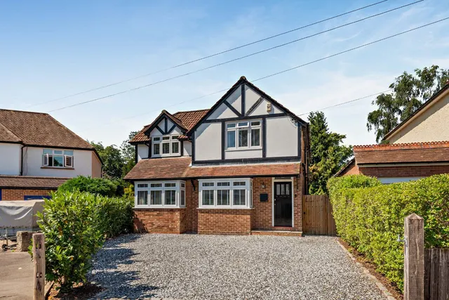 Poplar Avenue, Windlesham, Surrey, GU20 6PW, photo 1