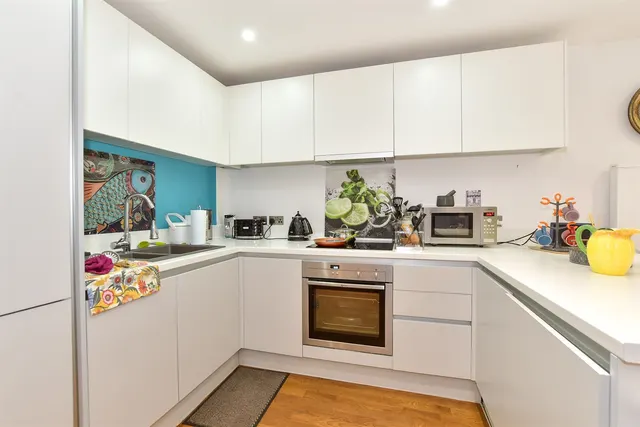 Chart Way, Horsham, RH12, photo 2