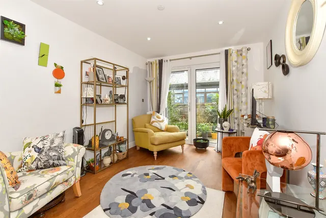 Chart Way, Horsham, RH12, photo 1