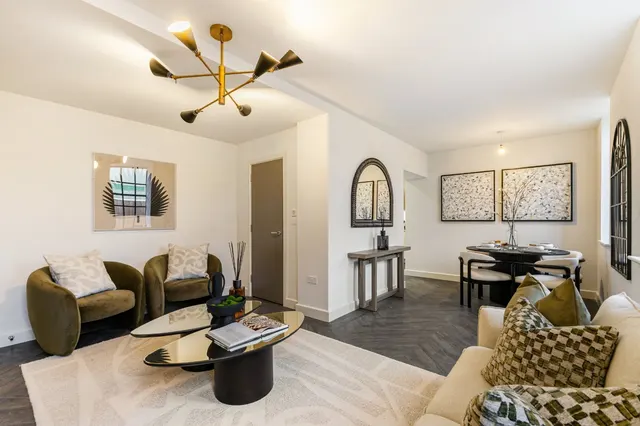 Holt Gardens, London, SW17, photo 1