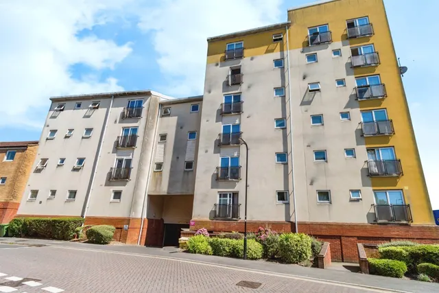 Carpathia Drive, Southampton, photo 1