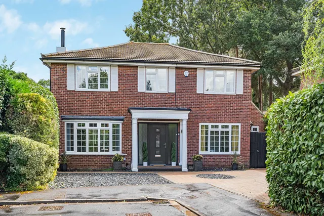 East Gardens, Woking, GU22, photo 1