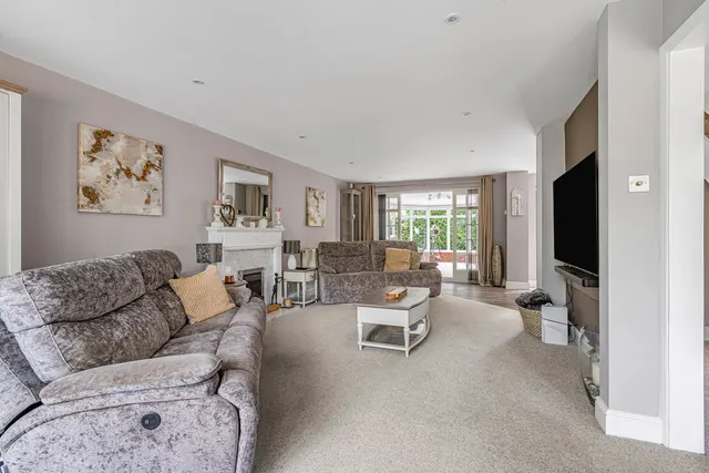 East Gardens, Woking, GU22, photo 2