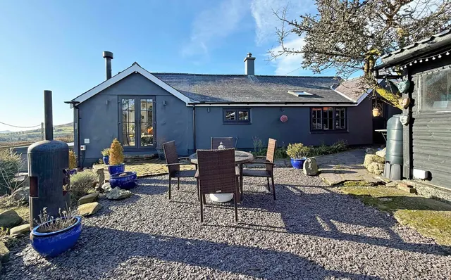 Llanaelhaearn, Caernarfon, LL54, photo 2