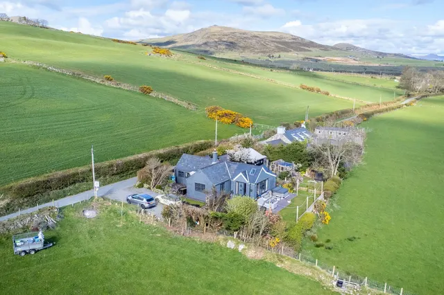 Llanaelhaearn, Caernarfon, LL54, photo 1