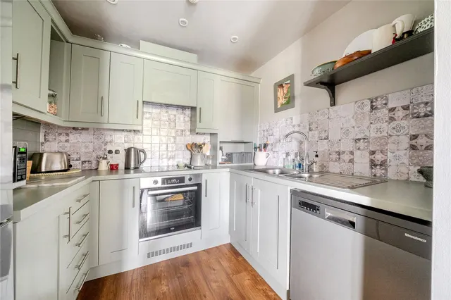 Salisbury Road, Marlborough, SN8, photo 3