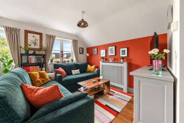 Salisbury Road, Marlborough, SN8, photo 2